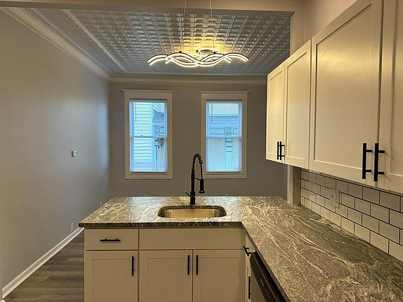 3rd image of 127 Gertrude St APT 1