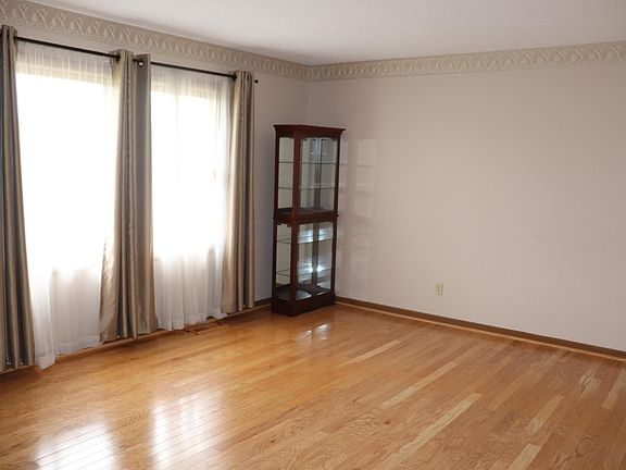 5th image of 6 Hampton Ct Lot 73