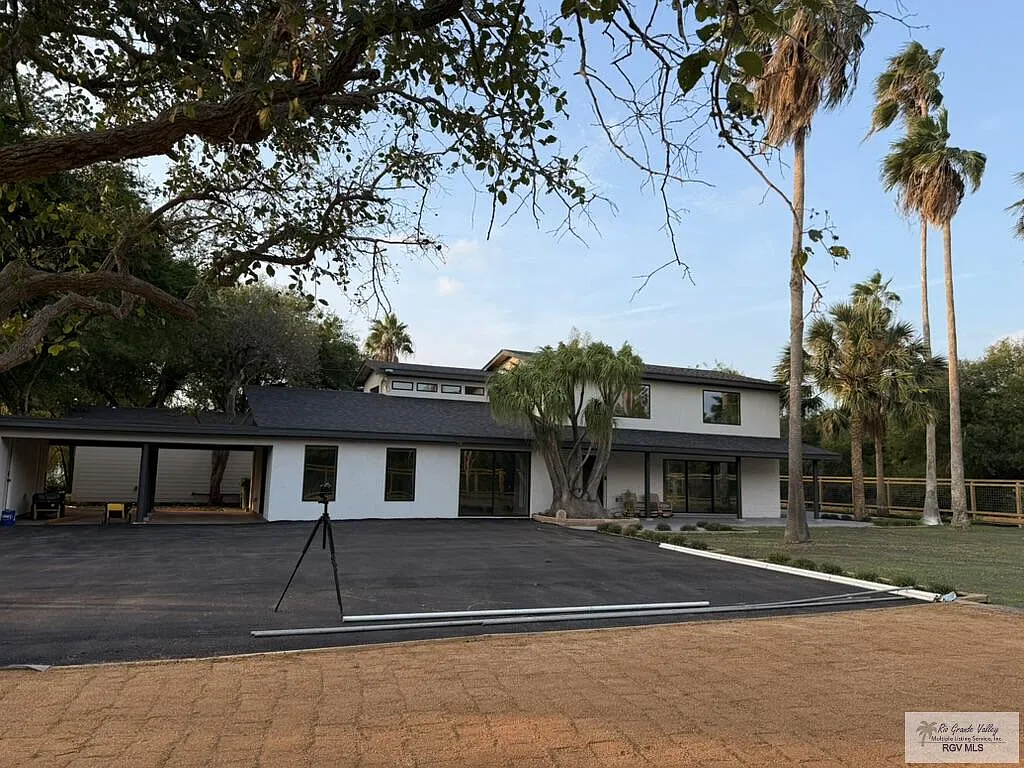 4 bed, 4.0 bath, 3400 sqft, $5,800 — Photo 3