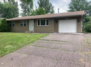 215 18th Ave SE, Cambridge, MN 55008