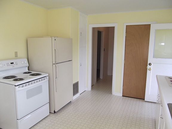 5th image of 2409 62nd Ave NW