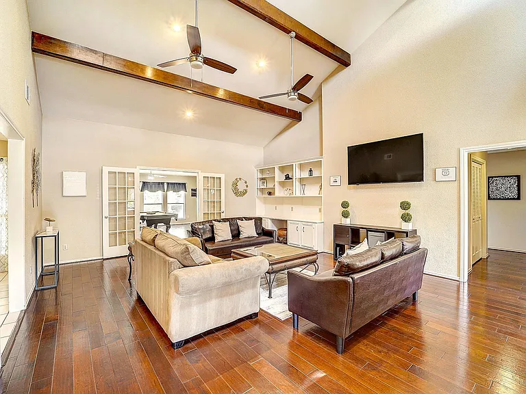 8111 Pine Green Ln — Photo 9