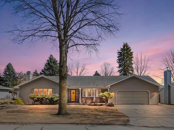 2113 Crestwood Springs Dr, Green Bay, WI 54304