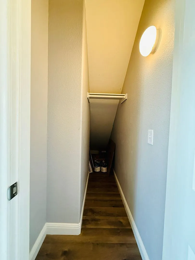 Clean, Bright & Cheerful Home in the Heart of Silverado Ranch! — Photo 4