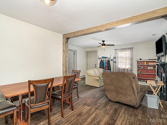 4th image of 609 E A St