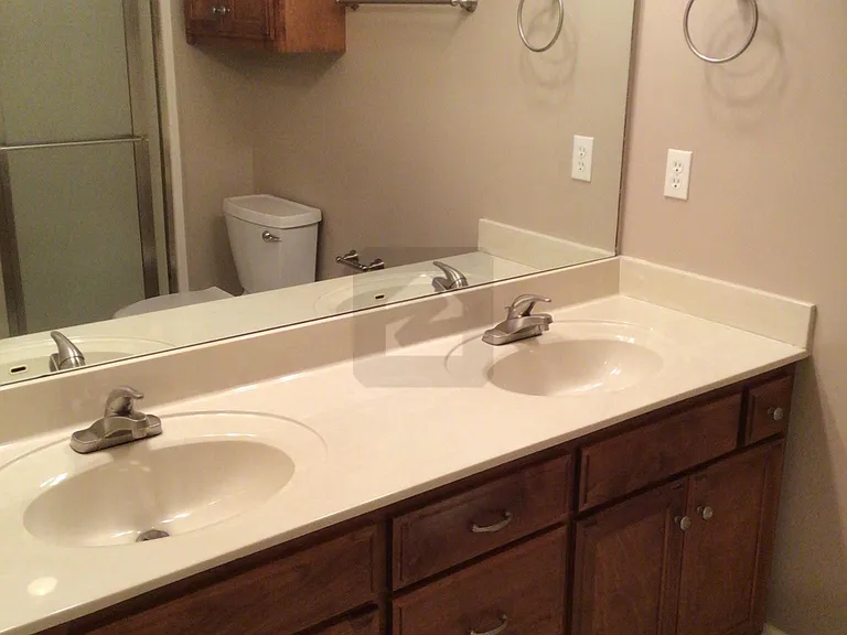 Master Bathroom w/Double Sinks & Walk-In Shower