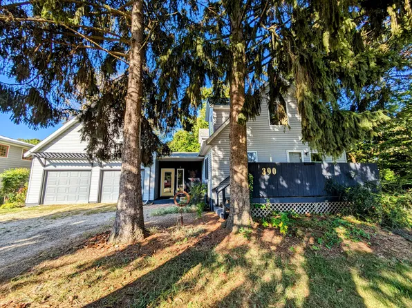 390 Water St, Douglas, MI 49406