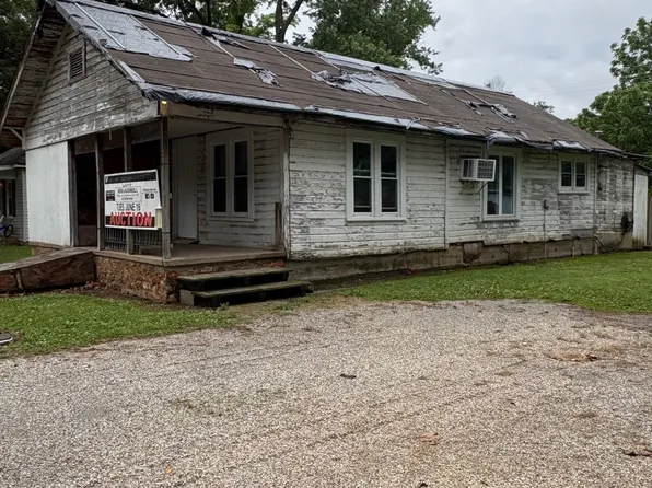 1024 Adams Ave, Seneca, MO 64865