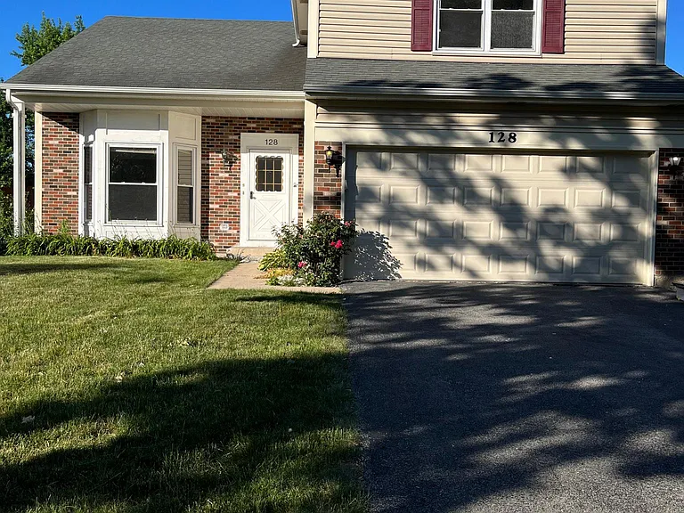128 Ainslie Dr — Photo 1