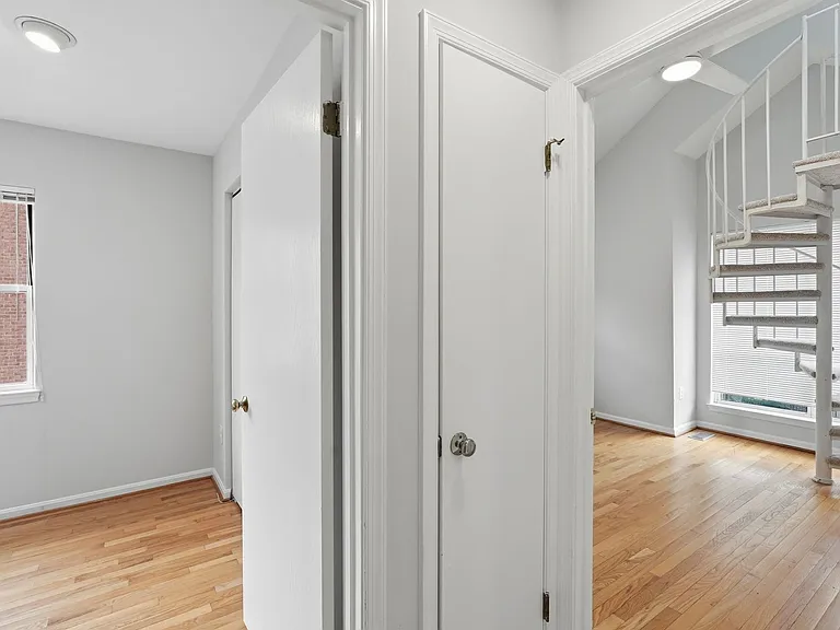 1113 N Vernon St — Photo 16