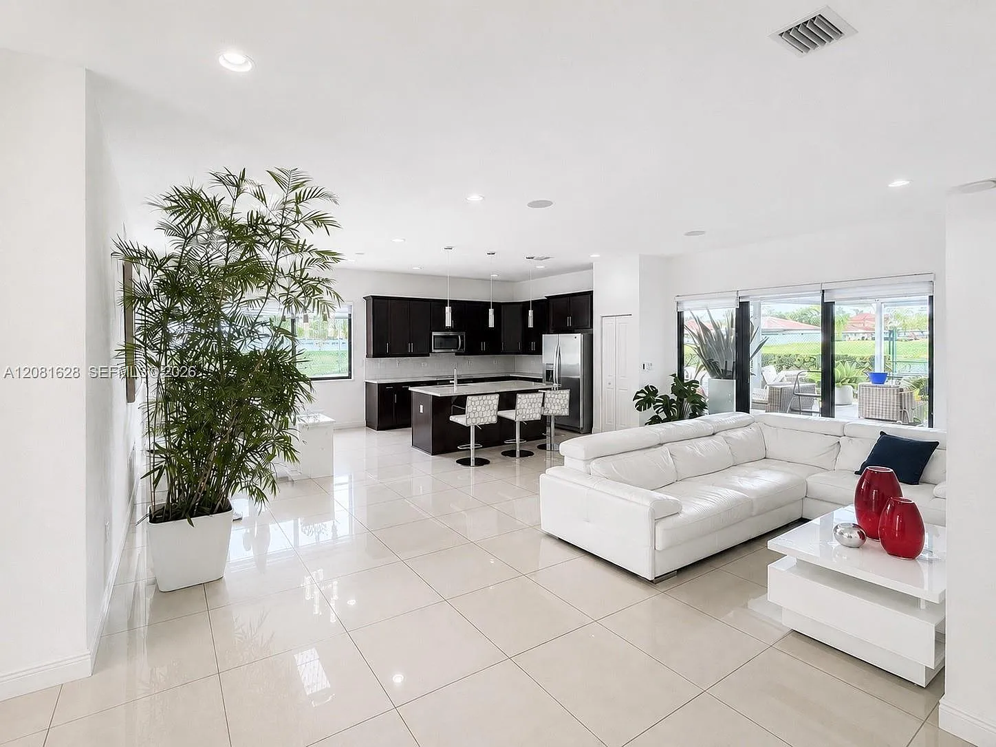 Silver Palm Lake — Photo 4