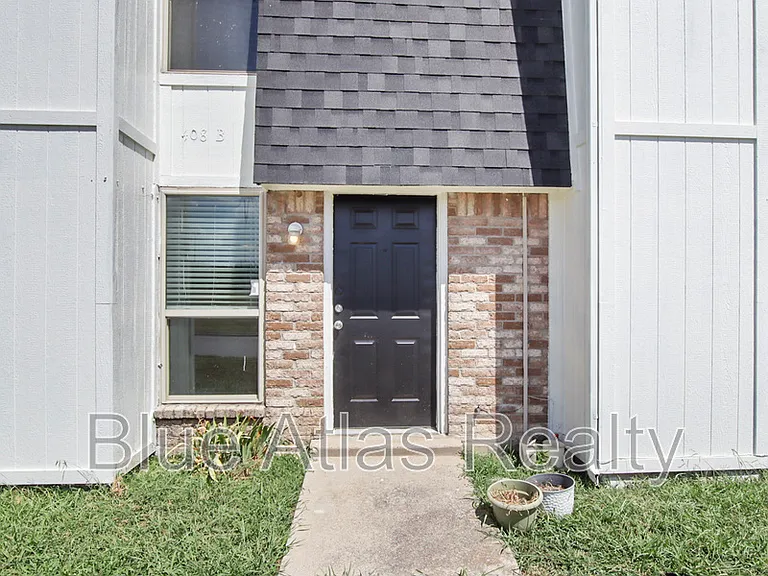 408 Noble Ave #B — Photo 2