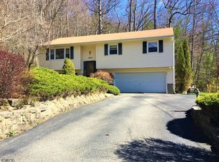 12 Cliff Rd, West Milford, NJ 07480