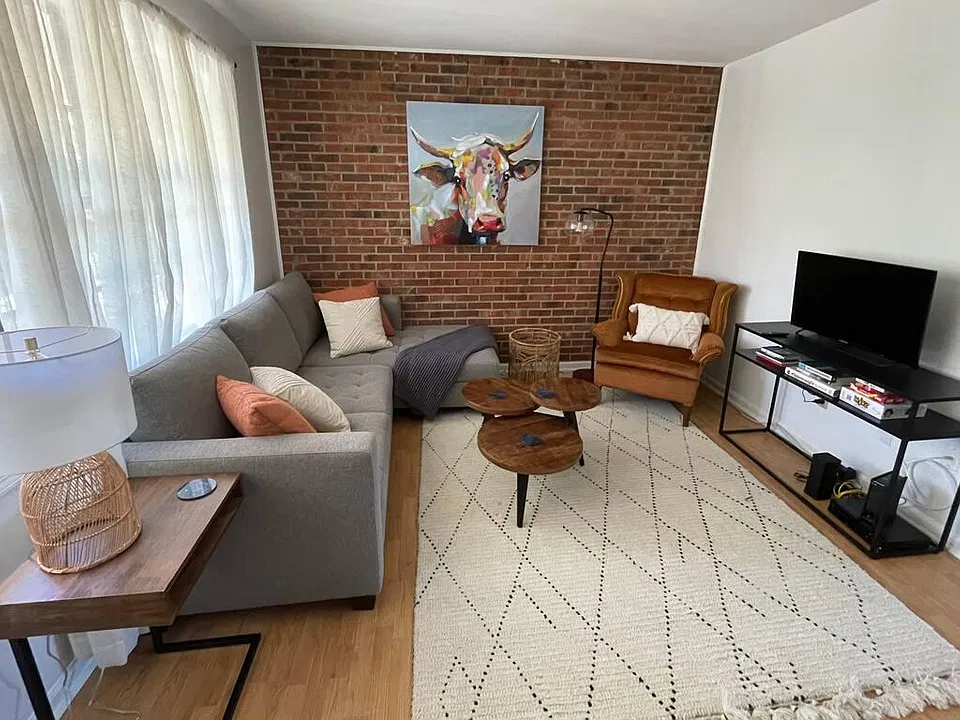 807 W Trinity Ave #221