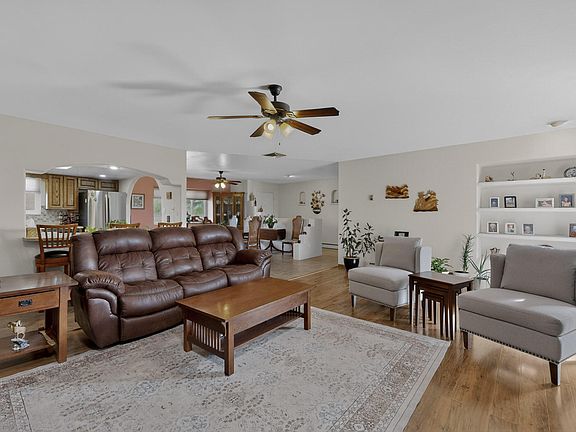 3rd image of 52 Abrevadero Rd