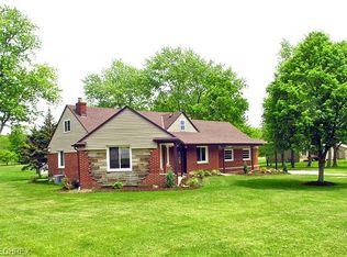 7315 Walton Rd, Walton Hills, OH 44146