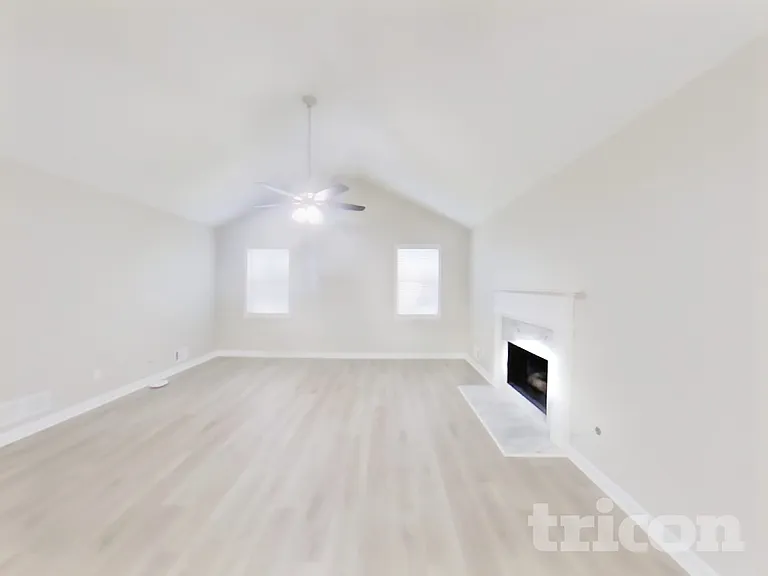 2407 Windridge Dr NE — Photo 3