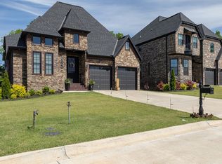 2504 N Crossover Rd, Fayetteville, AR 72703