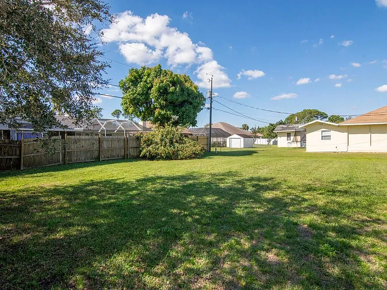 1190 SE Puritan Ln — Photo 34