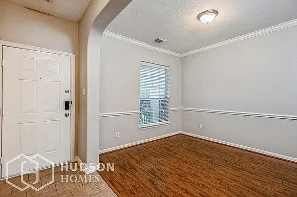 4 bed, 2.5 bath, 2317 sqft, $2,399 — Photo 3