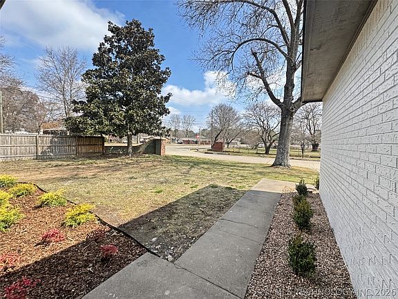 2nd image of 1202 S Ross Ave