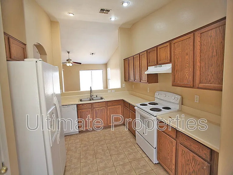 2333 W Maldonado Dr — Photo 5