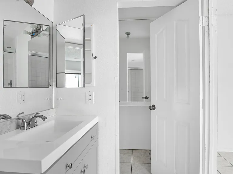 2221 N Jones Blvd #3 — Photo 15