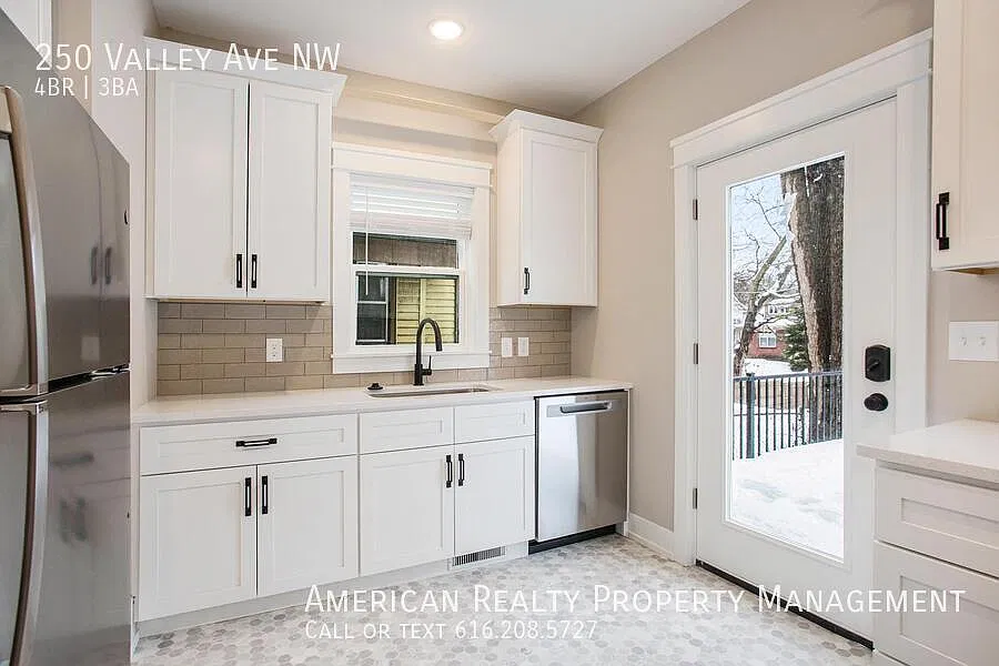 4 bed, 2.5 bath, 1400 sqft, $2,900 — Photo 4
