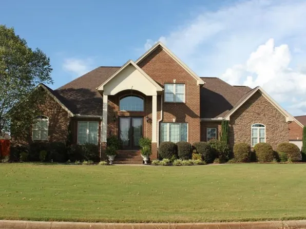 39 Holli Ln, Muscle Shoals, AL 35661