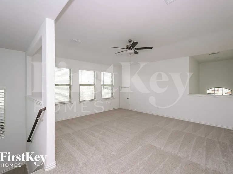 10049 Elkhorn Dr — Photo 7