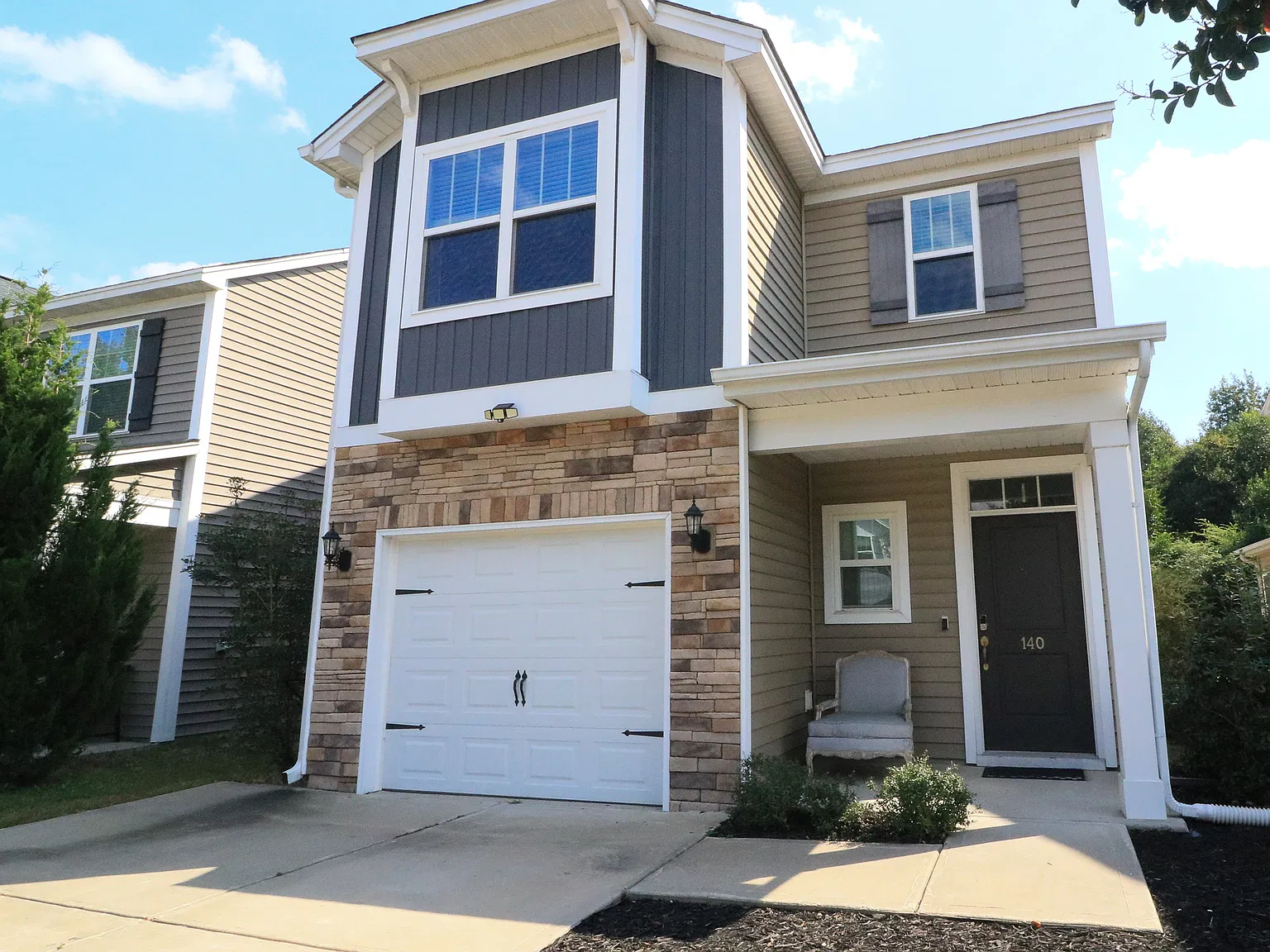 3 bed, 2.5 bath, 2000 sqft, $2,100 — Photo 1