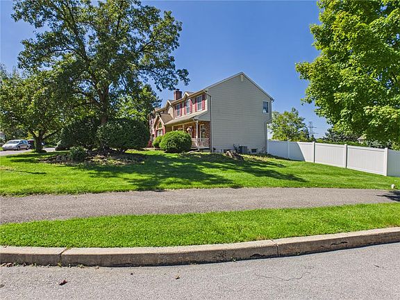 3rd image of 905 Cornwallis Dr
