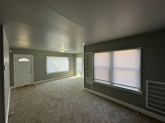 3rd image of 607 S Santa Fe Ave