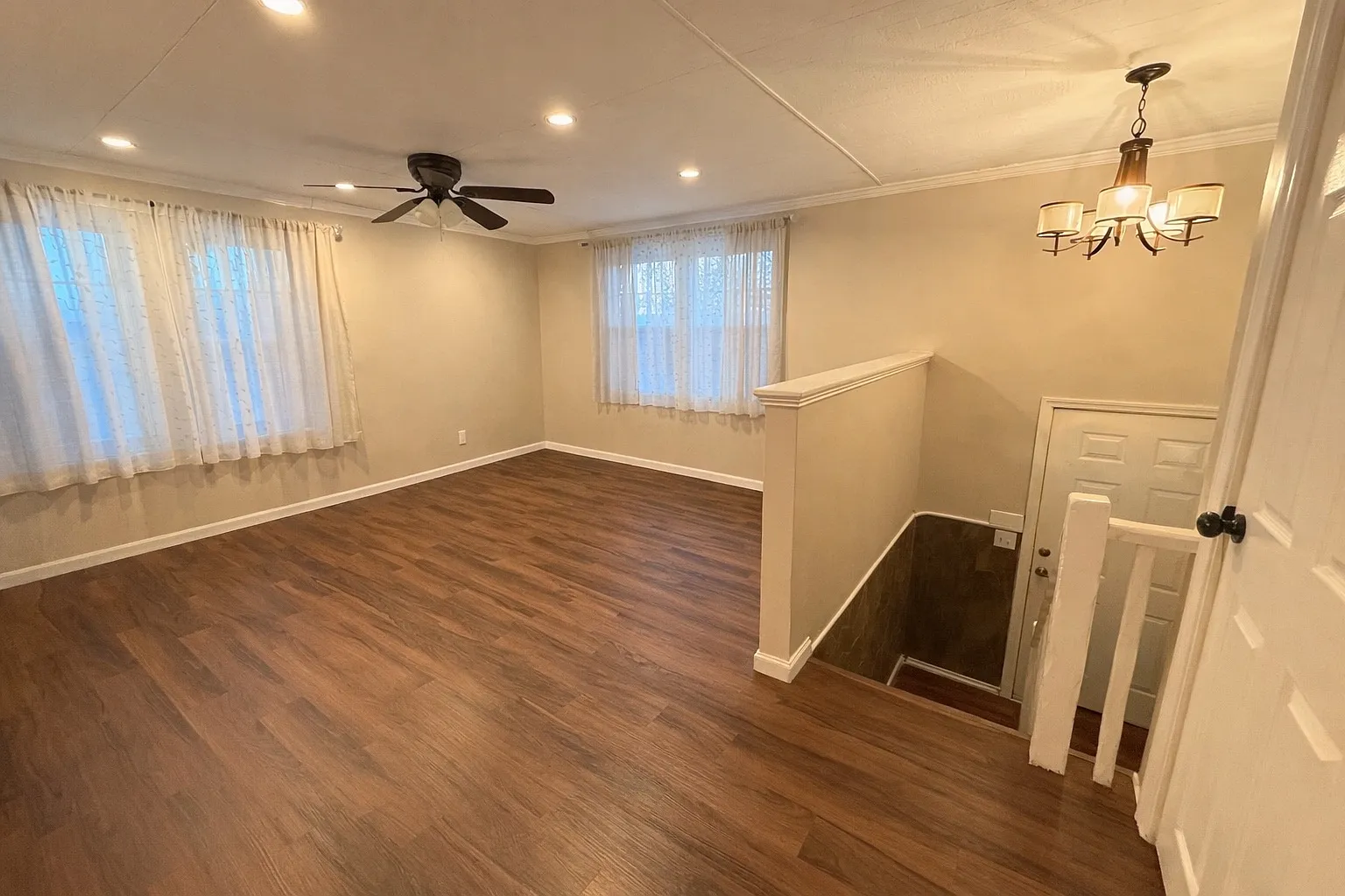 3 bed, 1056 sqft, $2,500 — Photo 3