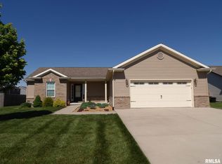 1723 Cuddy Dr, Chatham, IL 62629