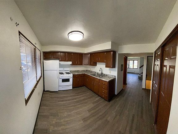 Kitchen (taken from side entrance door)