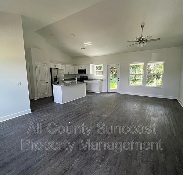 1605 Willow Rd — Photo 3