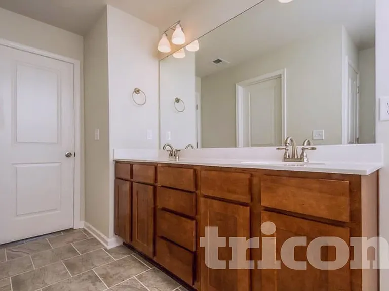 512 Hickory Leaf Ct — Photo 12