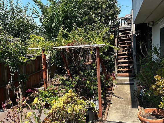 2nd image of 575 Acacia Ave #A