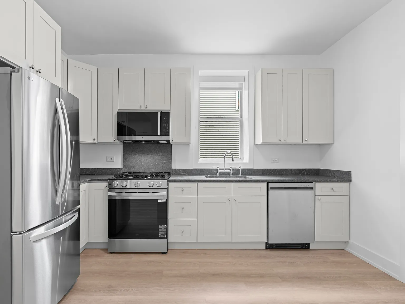 3 bed, 1200 sqft, $2,495 — Photo 4