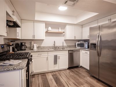 5576 W Rochelle Ave APT 30A, Las Vegas, NV, 89103