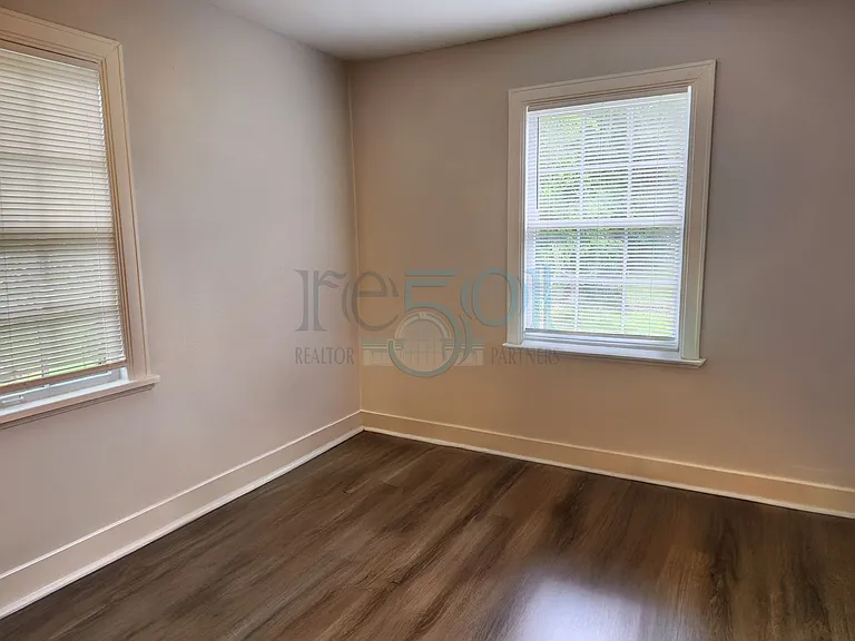 300 S Valentine St #4 — Photo 7