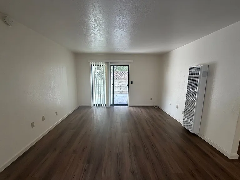 5296 Traffic Way — Photo 8