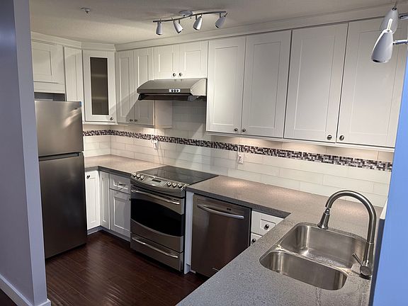 3rd image of 5723 Balsam St #211