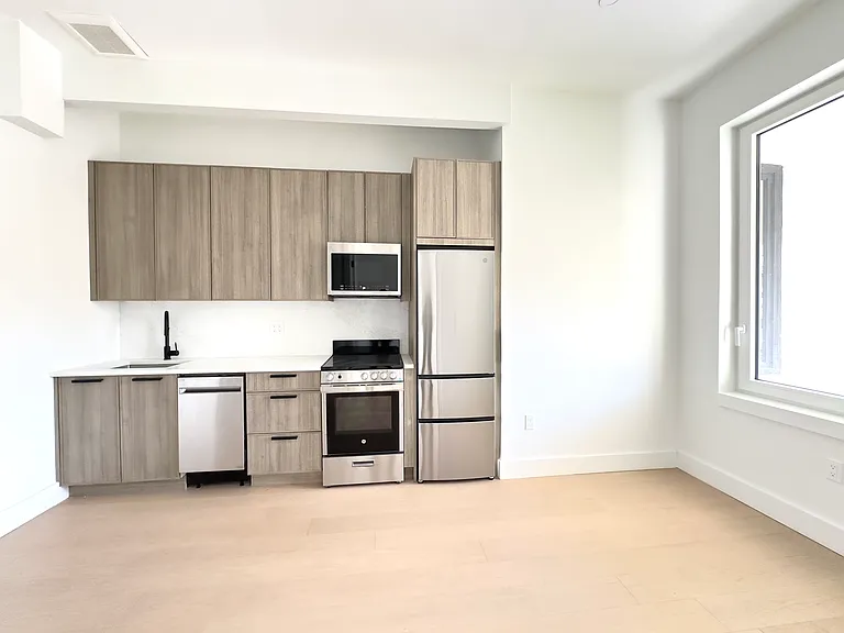109 S 6th St #4E — Photo 1