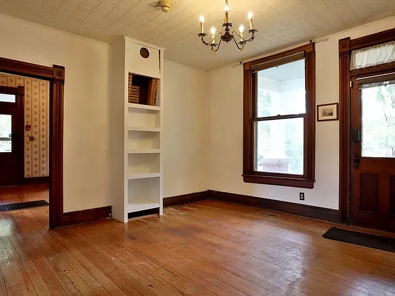 317 E Glenwood St — Photo 12