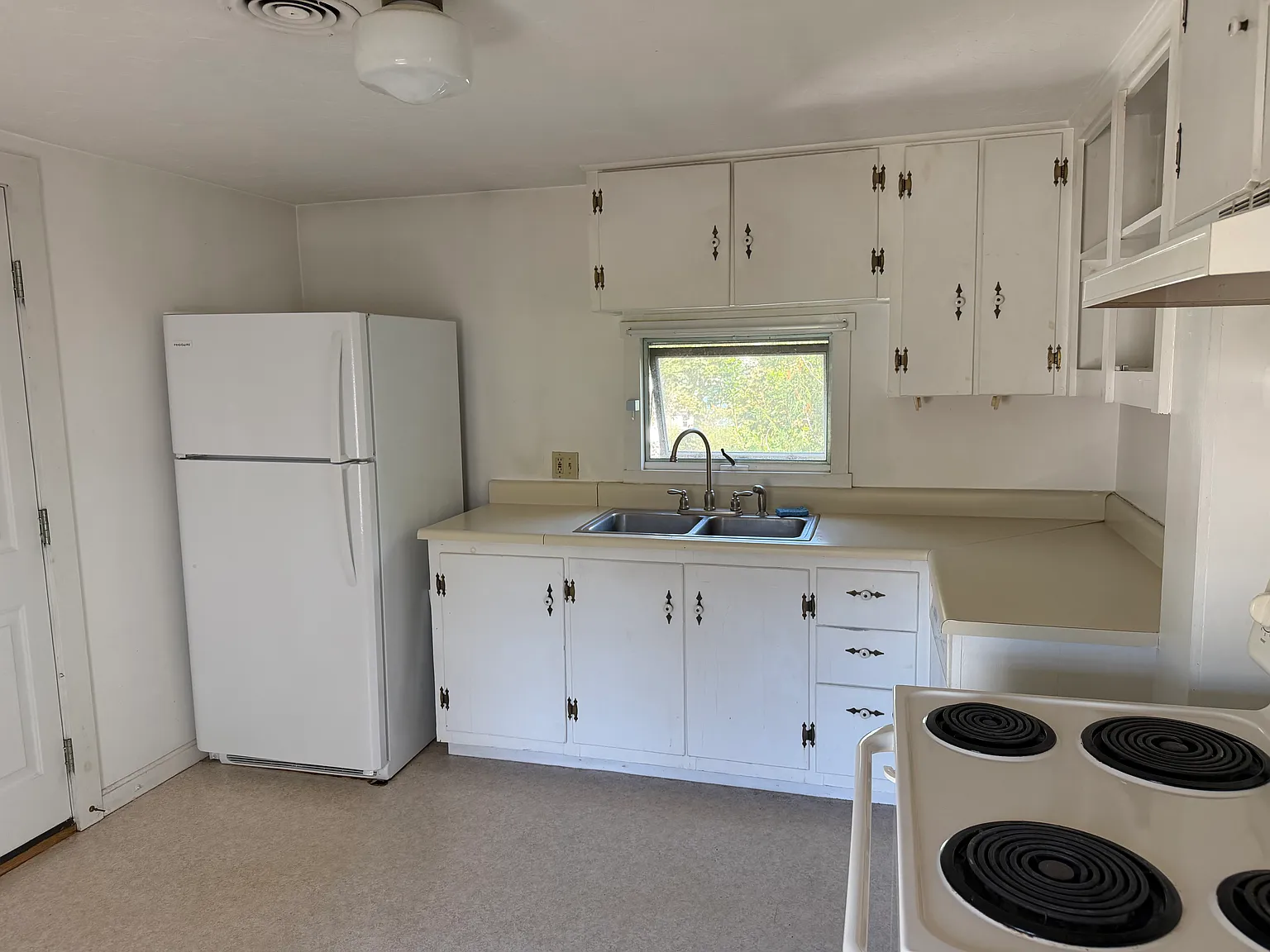 26 White St Concord NH — Photo 4