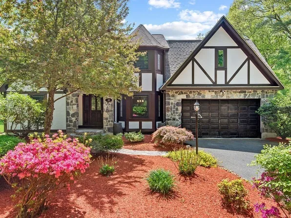 45 Chapin St, Uxbridge, MA 01569