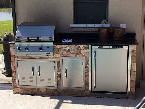 Outdoor Kitchen