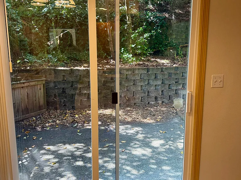 1560 Estate Pl — Photo 16